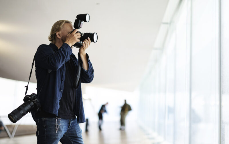 Lehtikuvan valokuvaaja Vesa Moilanen valokuvaa Helsingissä 8. syyskuuta 2025.